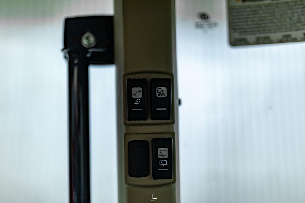 2022 Massey Ferguson 4710 Dyna 2 MFWD 4x4 Tractor/Loader/Bucket Red Deer AB