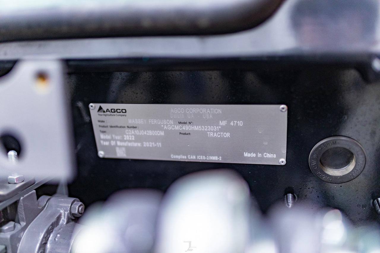 2022 Massey Ferguson 4710 Dyna 2 MFWD 4x4 Tractor/Loader/Bucket Red Deer AB