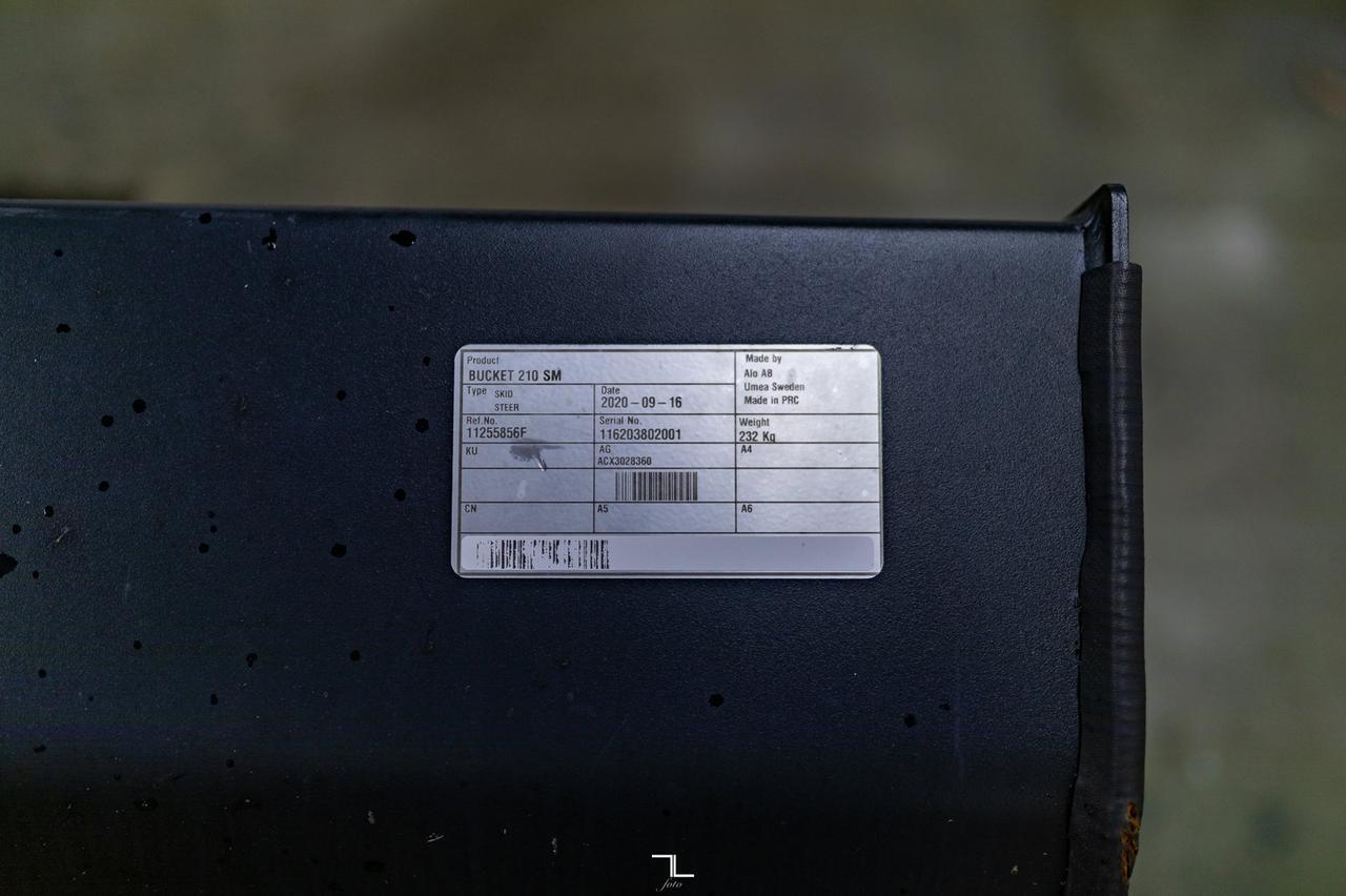 2022 Massey Ferguson 4710 Dyna 2 MFWD 4x4 Tractor/Loader/Bucket Red Deer AB