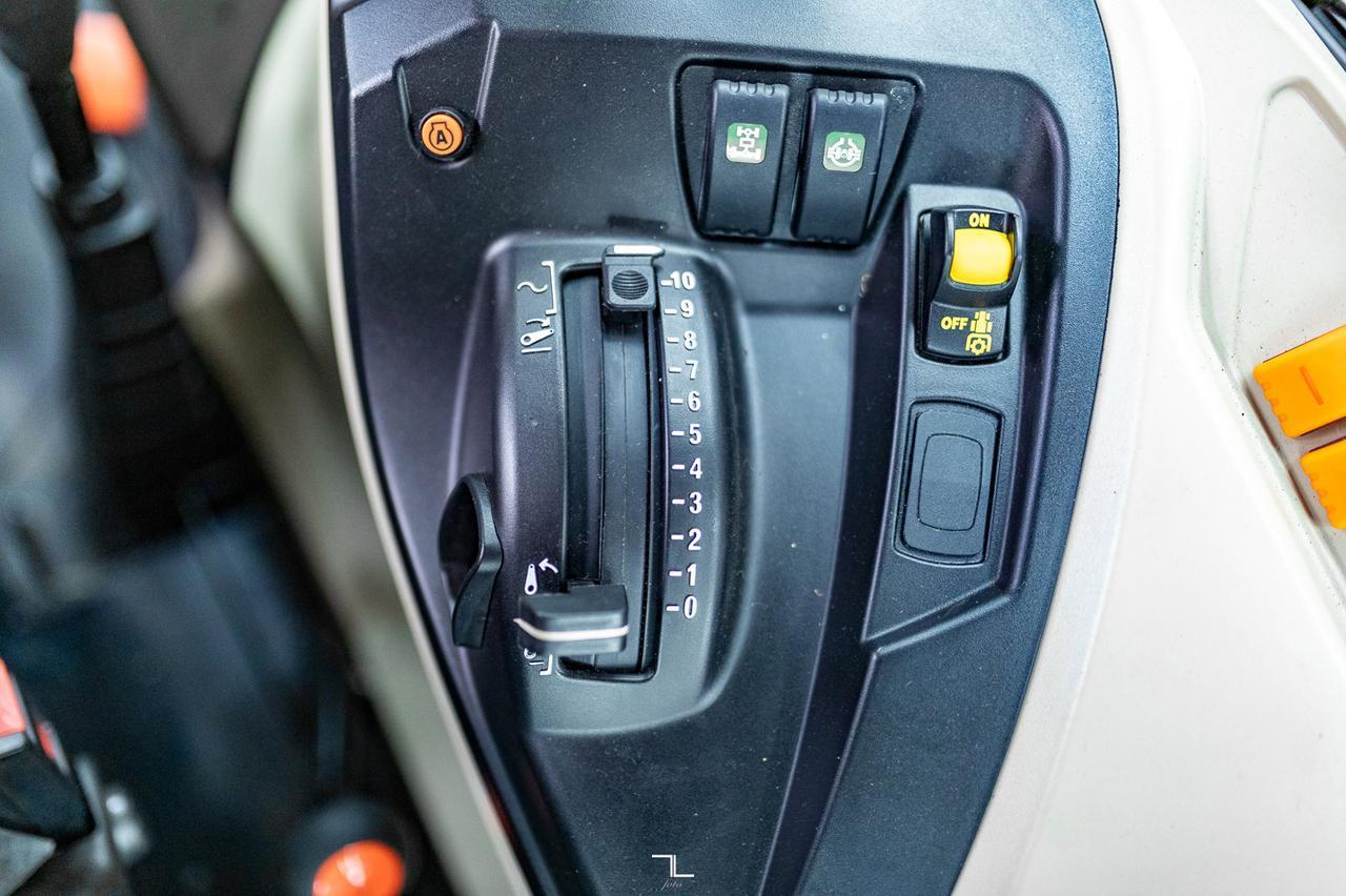 2022 Massey Ferguson 4710 Dyna 2 MFWD 4x4 Tractor/Loader/Bucket Red Deer AB