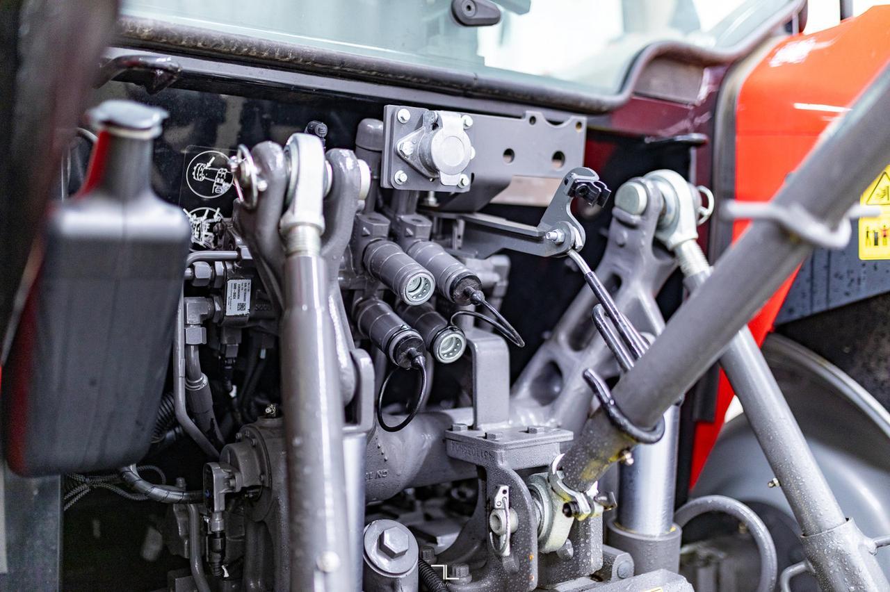 2022 Massey Ferguson 4710 Dyna 2 MFWD 4x4 Tractor/Loader/Bucket Red Deer AB