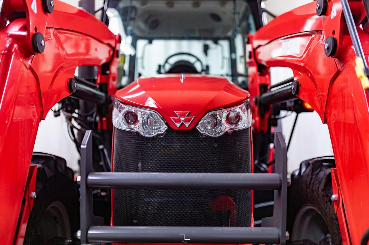 2022 Massey Ferguson 4710 Dyna 2 MFWD 4x4 Tractor/Loader/Bucket Red Deer AB