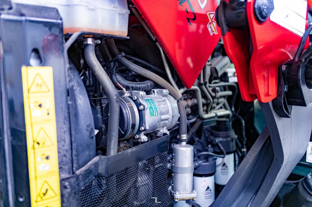 2022 Massey Ferguson 4710 Dyna 2 MFWD 4x4 Tractor/Loader/Bucket Red Deer AB