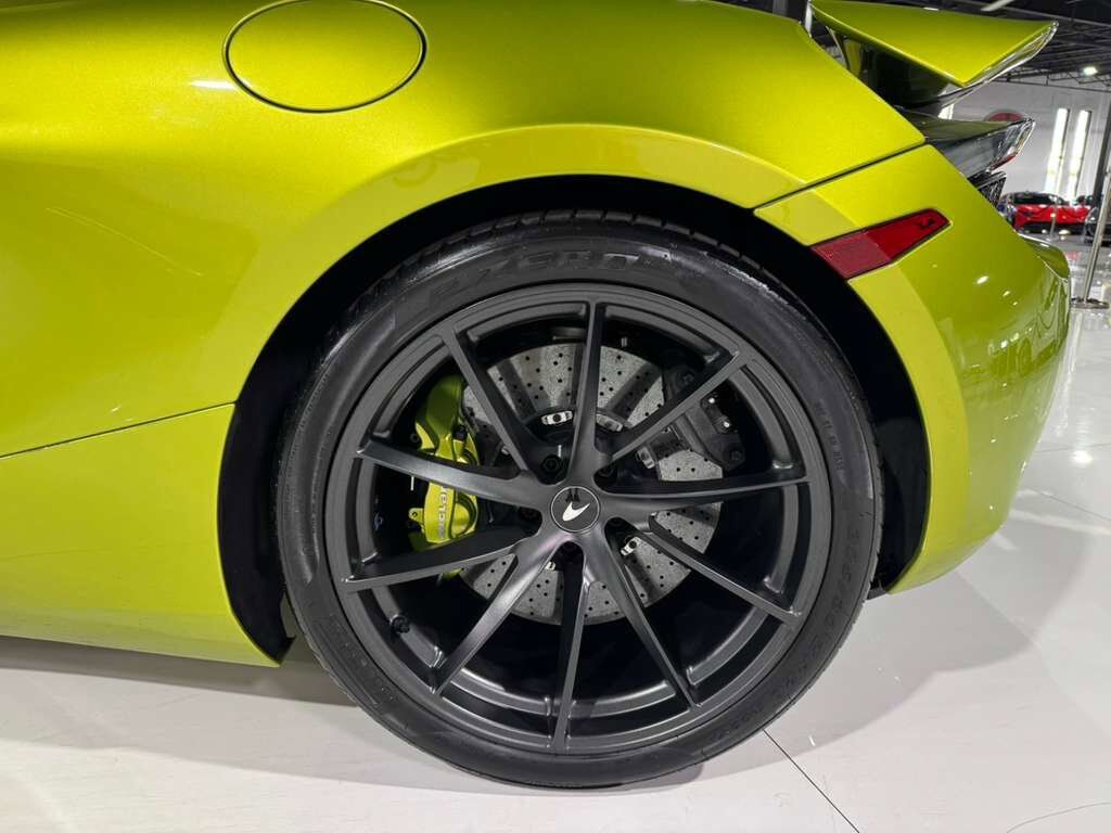 2022 McLaren 720S Spider Flux Green paint/calipers, Bowers & Wilkins audio system, carbon galore AND MUCH MORE!! Fort Lauderdale FL