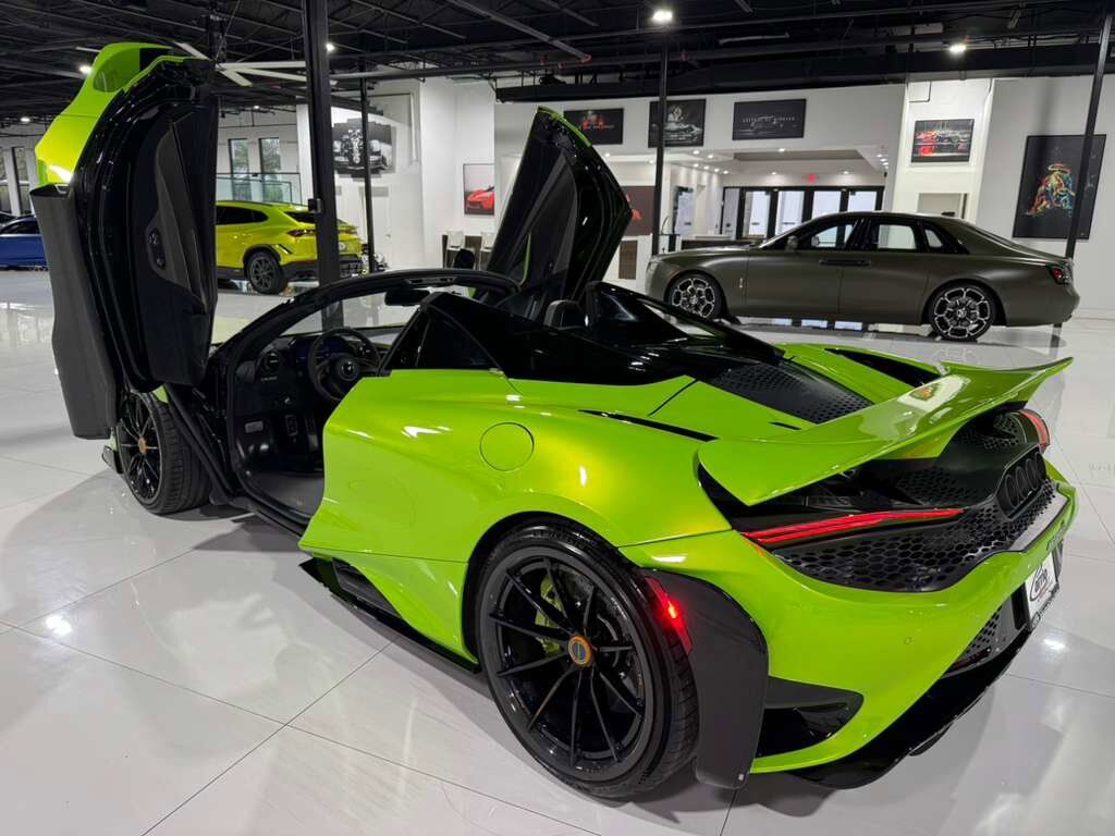 2022 McLaren 765LT Spider Napier green paint/calipers, MSO interior options, Bowers & Wilkins audio AND MUCH MORE!! Fort Lauderdale FL