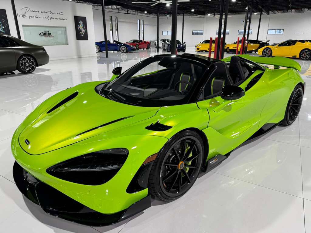 2022 McLaren 765LT Spider Napier green paint/calipers, MSO interior options, Bowers & Wilkins audio AND MUCH MORE!!