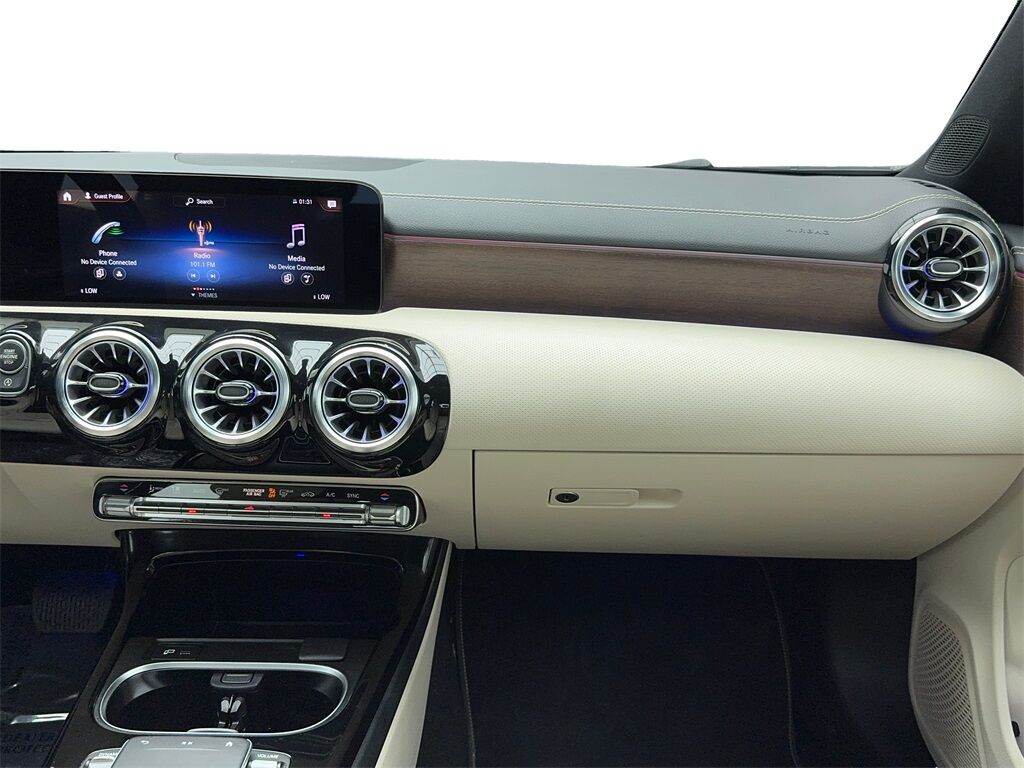 2022 Mercedes Benz CLA 250 photo 16