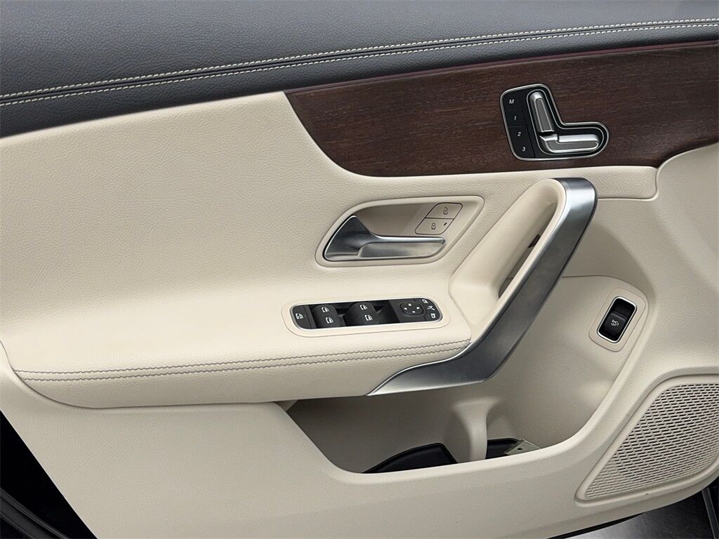 2022 Mercedes Benz CLA 250 photo 33
