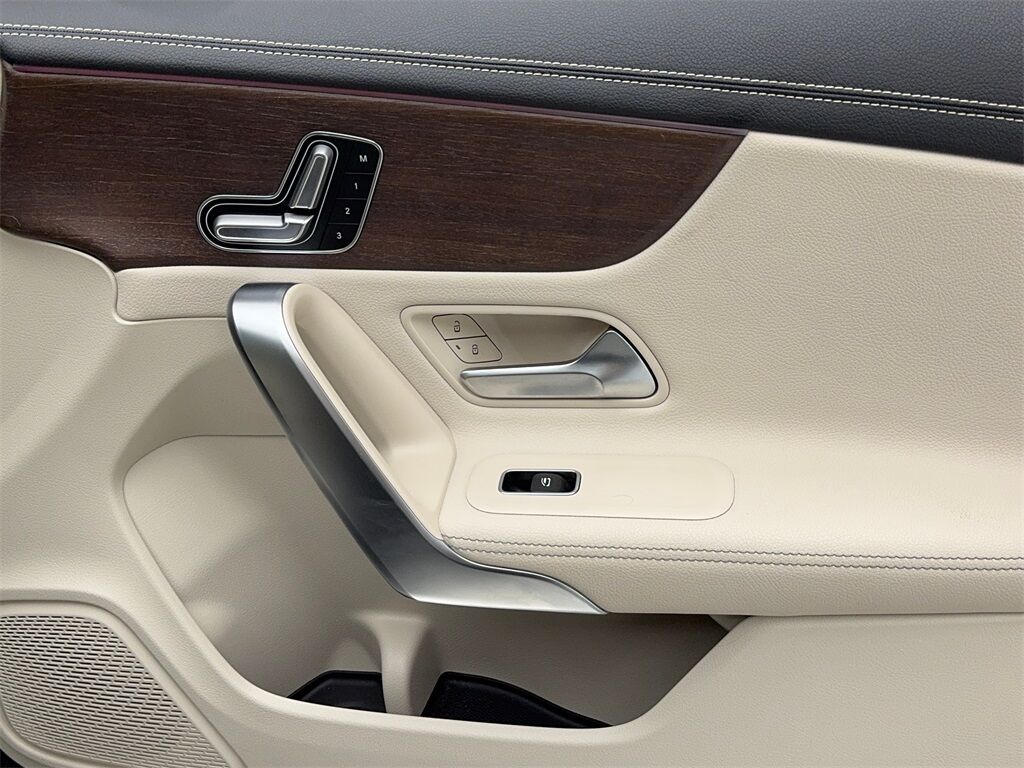 2022 Mercedes Benz CLA 250 photo 41