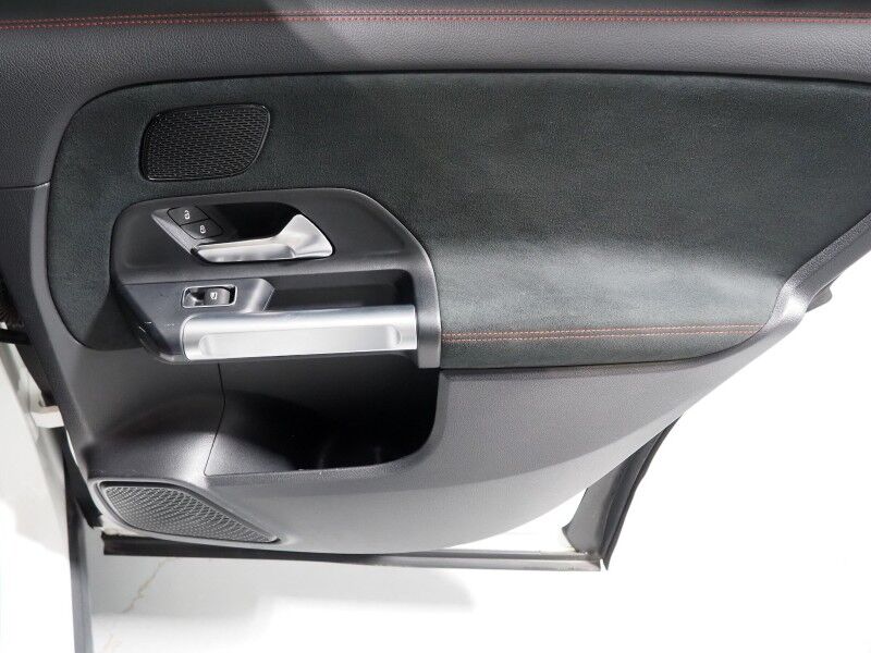 2022 Mercedes-Benz EQB 300 4MATIC *AMG NIGHT PKG, EXCLUSIVE PKG, PANORAMA MOONROOF, NAVIGATION, BLIND SPOT ALERT, BACKUP-CAMERA, COLOR TOUCHSCREEN, POWER LIFTGATE, KEYLESS-GO, 19 INCH WHEELS, WIRELESS CHARGING, ANDROID & APPLE Round Rock TX