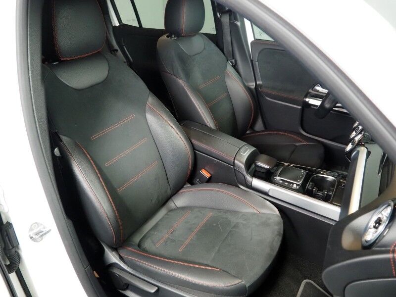 2022 Mercedes-Benz EQB 300 4MATIC *AMG NIGHT PKG, EXCLUSIVE PKG, PANORAMA MOONROOF, NAVIGATION, BLIND SPOT ALERT, BACKUP-CAMERA, COLOR TOUCHSCREEN, POWER LIFTGATE, KEYLESS-GO, 19 INCH WHEELS, WIRELESS CHARGING, ANDROID & APPLE