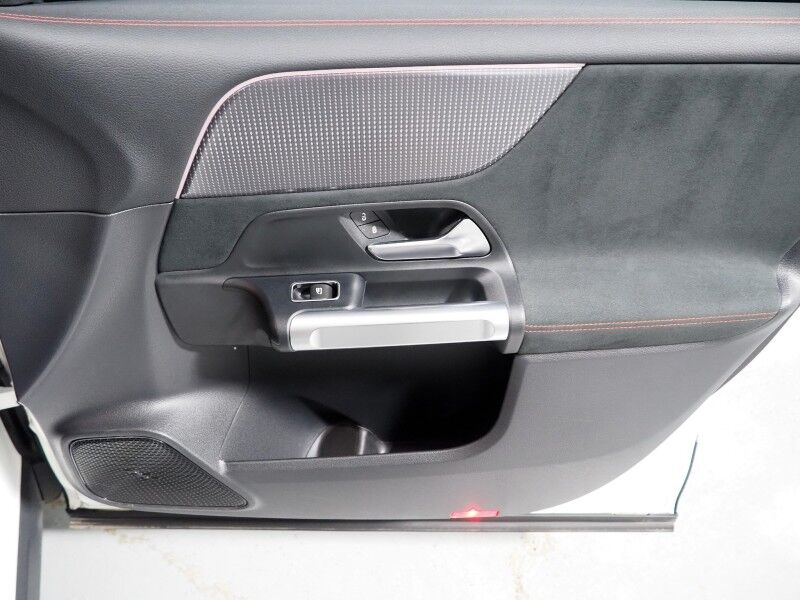 2022 Mercedes-Benz EQB 300 4MATIC *AMG NIGHT PKG, EXCLUSIVE PKG, PANORAMA MOONROOF, NAVIGATION, BLIND SPOT ALERT, BACKUP-CAMERA, COLOR TOUCHSCREEN, POWER LIFTGATE, KEYLESS-GO, 19 INCH WHEELS, WIRELESS CHARGING, ANDROID & APPLE Round Rock TX