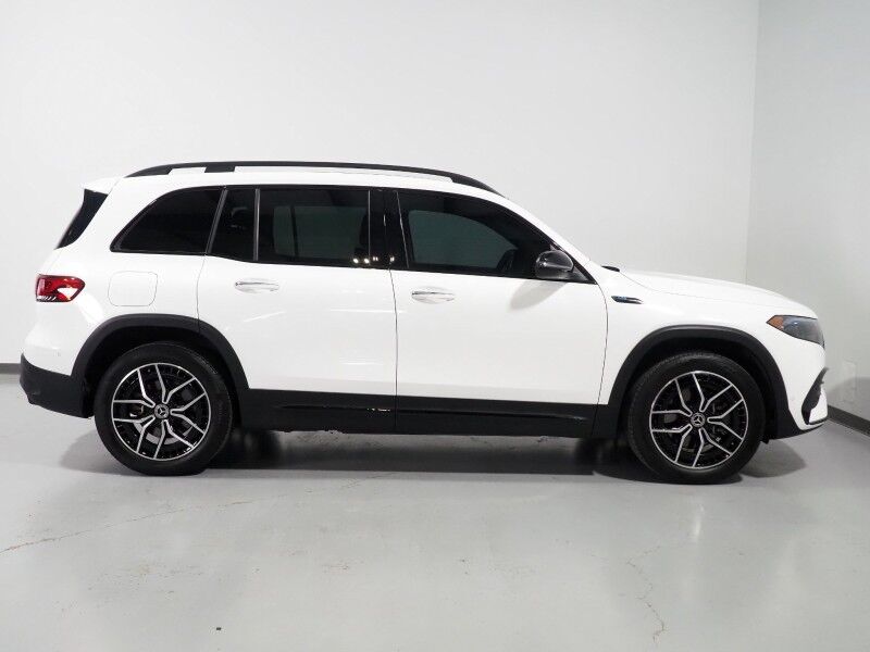 2022 Mercedes-Benz EQB 300 4MATIC *AMG NIGHT PKG, EXCLUSIVE PKG, PANORAMA MOONROOF, NAVIGATION, BLIND SPOT ALERT, BACKUP-CAMERA, COLOR TOUCHSCREEN, POWER LIFTGATE, KEYLESS-GO, 19 INCH WHEELS, WIRELESS CHARGING, ANDROID & APPLE Round Rock TX
