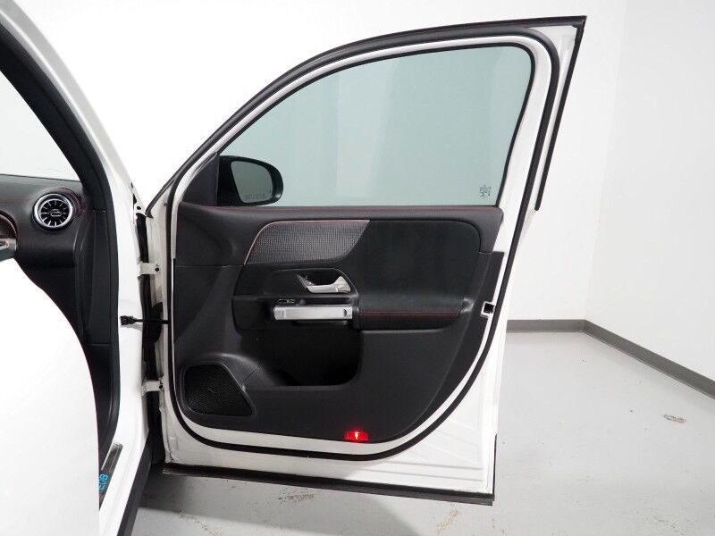 2022 Mercedes-Benz EQB 300 4MATIC *AMG NIGHT PKG, EXCLUSIVE PKG, PANORAMA MOONROOF, NAVIGATION, BLIND SPOT ALERT, BACKUP-CAMERA, COLOR TOUCHSCREEN, POWER LIFTGATE, KEYLESS-GO, 19 INCH WHEELS, WIRELESS CHARGING, ANDROID & APPLE Round Rock TX