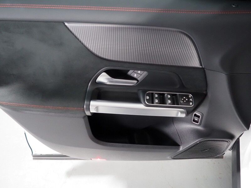 2022 Mercedes-Benz EQB 300 4MATIC *AMG NIGHT PKG, EXCLUSIVE PKG, PANORAMA MOONROOF, NAVIGATION, BLIND SPOT ALERT, BACKUP-CAMERA, COLOR TOUCHSCREEN, POWER LIFTGATE, KEYLESS-GO, 19 INCH WHEELS, WIRELESS CHARGING, ANDROID & APPLE Round Rock TX