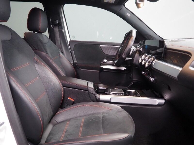 2022 Mercedes-Benz EQB 300 4MATIC *AMG NIGHT PKG, EXCLUSIVE PKG, PANORAMA MOONROOF, NAVIGATION, BLIND SPOT ALERT, BACKUP-CAMERA, COLOR TOUCHSCREEN, POWER LIFTGATE, KEYLESS-GO, 19 INCH WHEELS, WIRELESS CHARGING, ANDROID & APPLE Round Rock TX