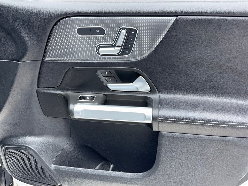 2022 Mercedes-Benz GLB GLB 250 NAV,CAM,PANO,HTD STS,BLIND SPOT,19&quot; WLS Plano TX