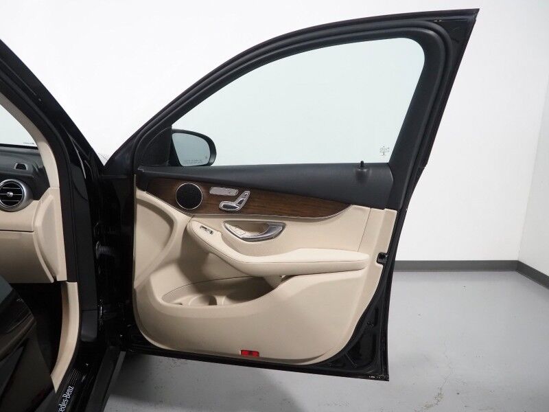 2022 Mercedes-Benz GLC 300 4MATIC *NAVIGATION, SAFETY ALERTS, BACKUP-CAMERA, COLOR TOUCHSCREEN, HEATED SEATS/STEERING, POWER LIFTGATE, KEYLESS ENTRY, AUTOMATIC PARKING, 19 INCH WHEELS Round Rock TX