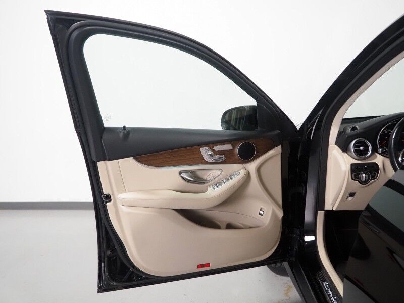 2022 Mercedes-Benz GLC 300 4MATIC *NAVIGATION, SAFETY ALERTS, BACKUP-CAMERA, COLOR TOUCHSCREEN, HEATED SEATS/STEERING, POWER LIFTGATE, KEYLESS ENTRY, AUTOMATIC PARKING, 19 INCH WHEELS Round Rock TX