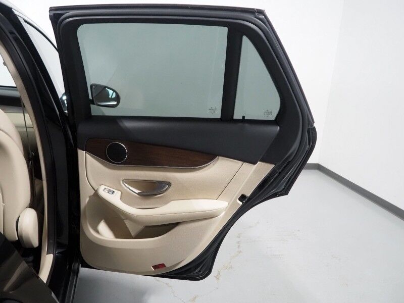 2022 Mercedes-Benz GLC 300 4MATIC *NAVIGATION, SAFETY ALERTS, BACKUP-CAMERA, COLOR TOUCHSCREEN, HEATED SEATS/STEERING, POWER LIFTGATE, KEYLESS ENTRY, AUTOMATIC PARKING, 19 INCH WHEELS Round Rock TX