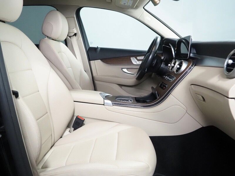 2022 Mercedes-Benz GLC 300 4MATIC *NAVIGATION, SAFETY ALERTS, BACKUP-CAMERA, COLOR TOUCHSCREEN, HEATED SEATS/STEERING, POWER LIFTGATE, KEYLESS ENTRY, AUTOMATIC PARKING, 19 INCH WHEELS Round Rock TX
