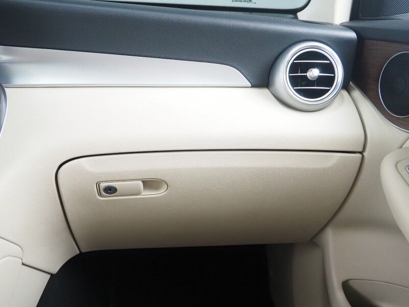 2022 Mercedes-Benz GLC 300 4MATIC *NAVIGATION, SAFETY ALERTS, BACKUP-CAMERA, COLOR TOUCHSCREEN, HEATED SEATS/STEERING, POWER LIFTGATE, KEYLESS ENTRY, AUTOMATIC PARKING, 19 INCH WHEELS Round Rock TX