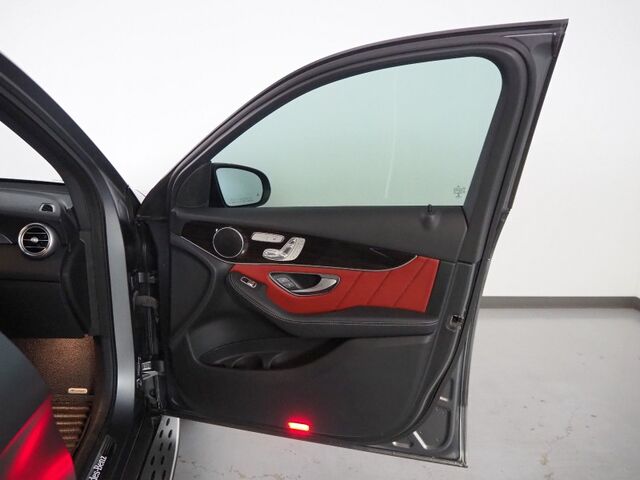 2022 Mercedes-Benz GLC 300 *AMG LINE, NIGHT PKG, DRIVER ASSISTANCE PKG, PANORAMA MOONROOF, HEADS-UP DISPLAY, NAVIGATION, ADAPTIVE CRUISE, SAFETY ALERTS, 360 VIEW CAMERAS, HEATED SEATS, 20 INCH AMG WHEELS, APPLE CARPLAY Round Rock TX