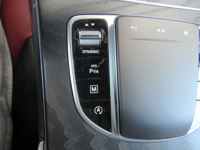 2022 Mercedes Benz GLC 300 photo 44