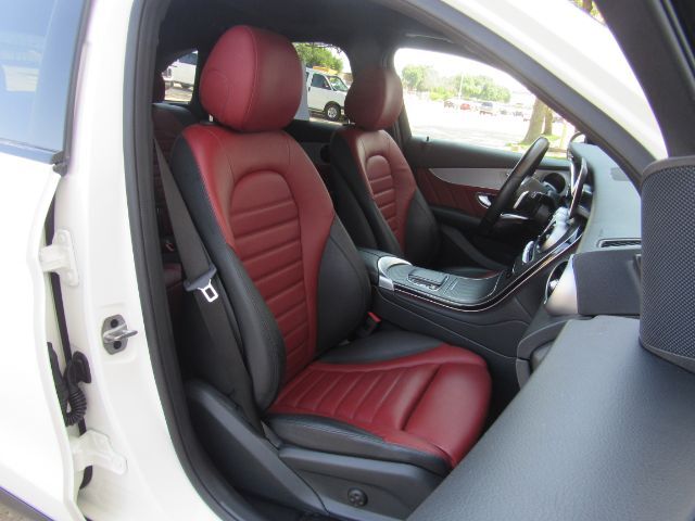2022 Mercedes Benz GLC 300 photo 19