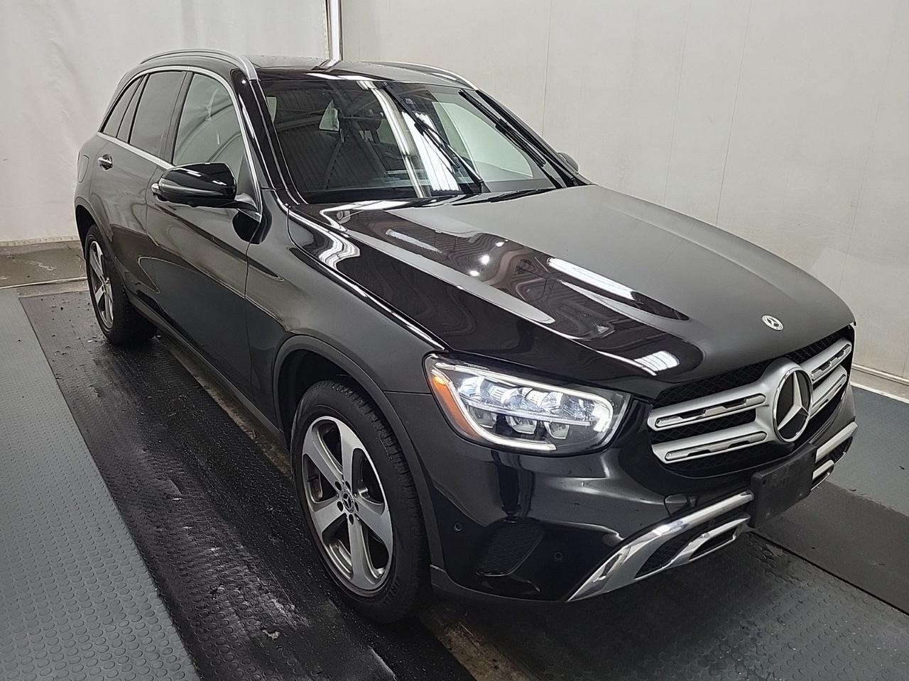 2022 Mercedes-Benz GLC GLC 300 | PANORAMIC ROOF | ONSTAR | POWER & MEMORY SEATS | BACKUPCAM | WOODTRIM | NOACCIDENT Toronto ON
