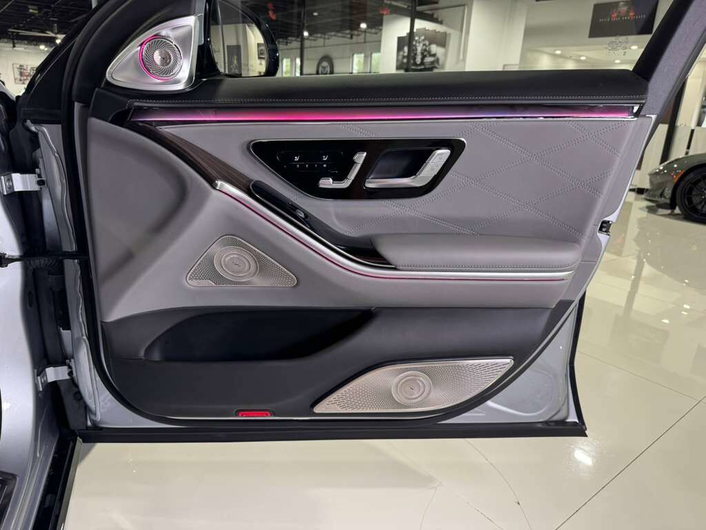 2022 Mercedes-Benz S-Class Maybach S 580 FACTORY TWO-TONE PAINT!! Burmester 4D, rear convenience doors AND MUCH MORE!! Fort Lauderdale FL