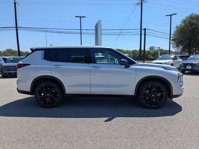 2022 Mitsubishi Outlander Black Edition