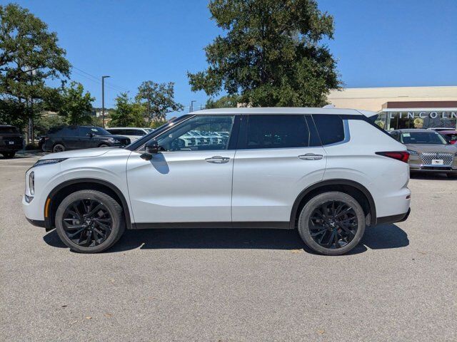 2022 Mitsubishi Outlander Black Edition