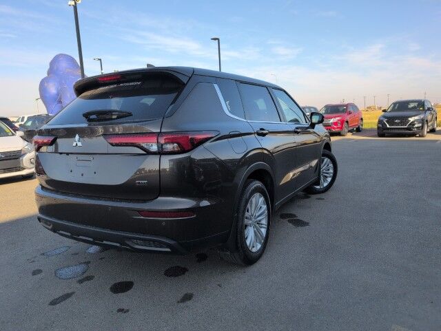 2022 Mitsubishi Outlander ES Grande Prairie AB