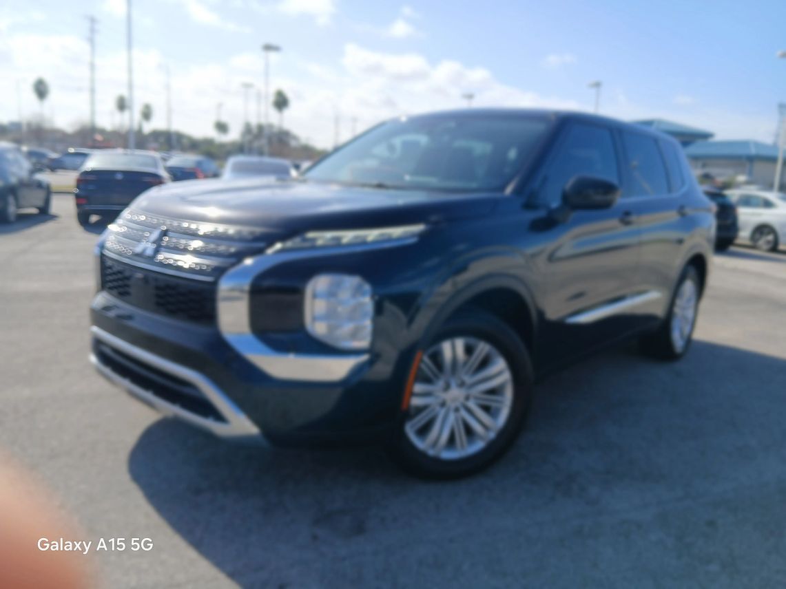 2022 Mitsubishi Outlander ES Sport Utility 4D