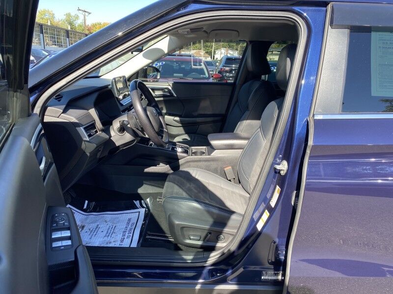 2022 Mitsubishi Outlander SE Bristol  PA