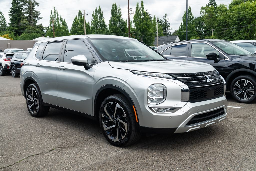 2022 Mitsubishi Outlander SE