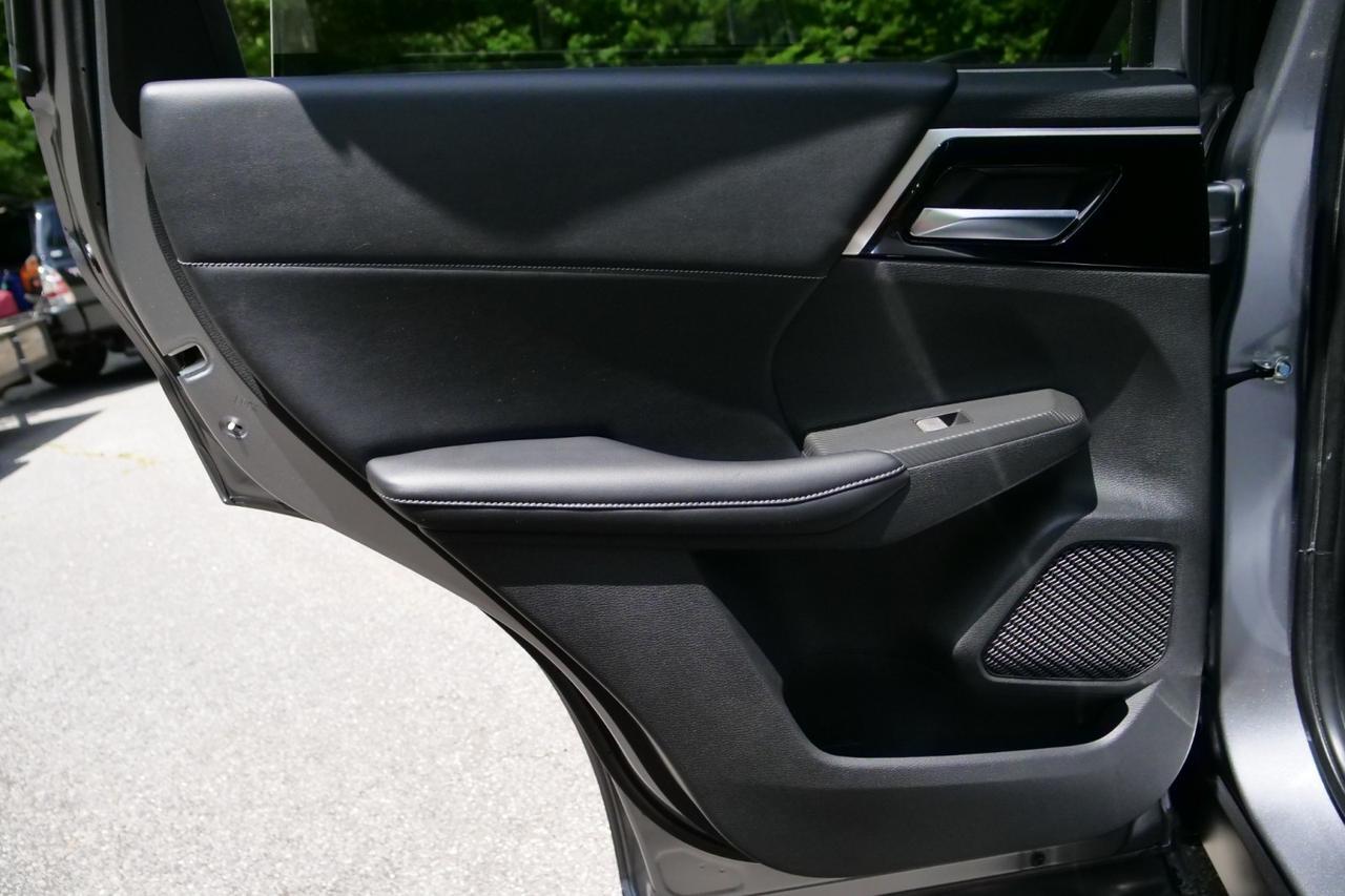 2022 Mitsubishi Outlander SE / Tech Package / Heated Front Seats / Third Row! Lincolnton NC