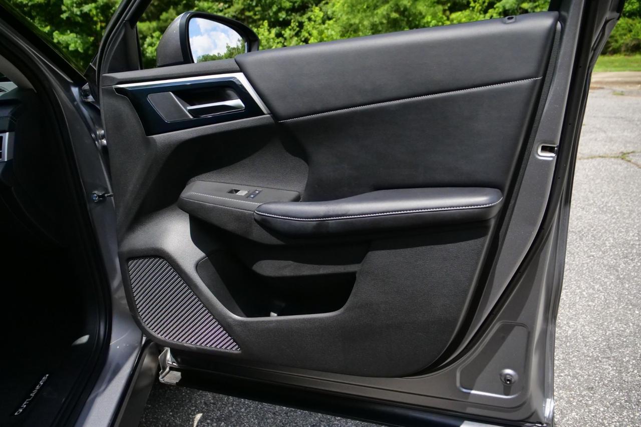 2022 Mitsubishi Outlander SE / Tech Package / Heated Front Seats / Third Row! Lincolnton NC