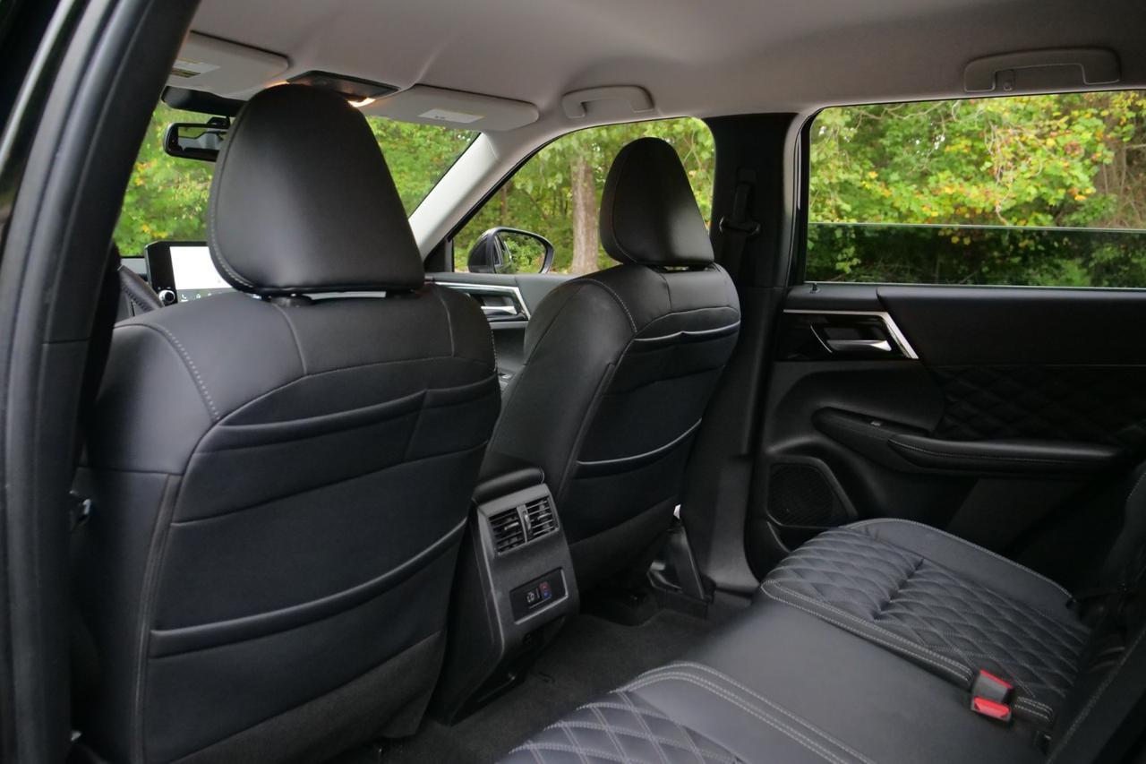 2022 Mitsubishi Outlander SEL Special Edition / AWD / Heated Leather Seats High Point NC