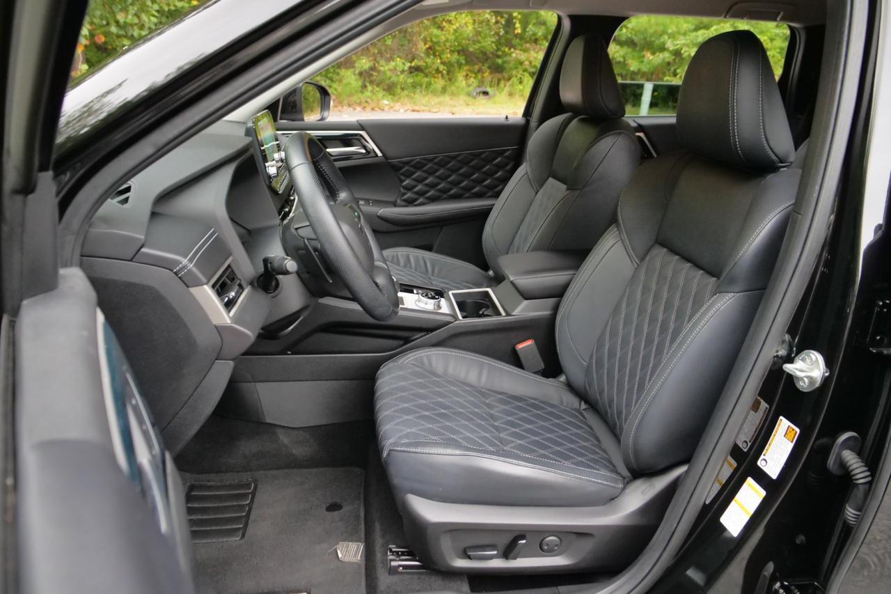 2022 Mitsubishi Outlander SEL Special Edition / AWD / Heated Leather Seats High Point NC