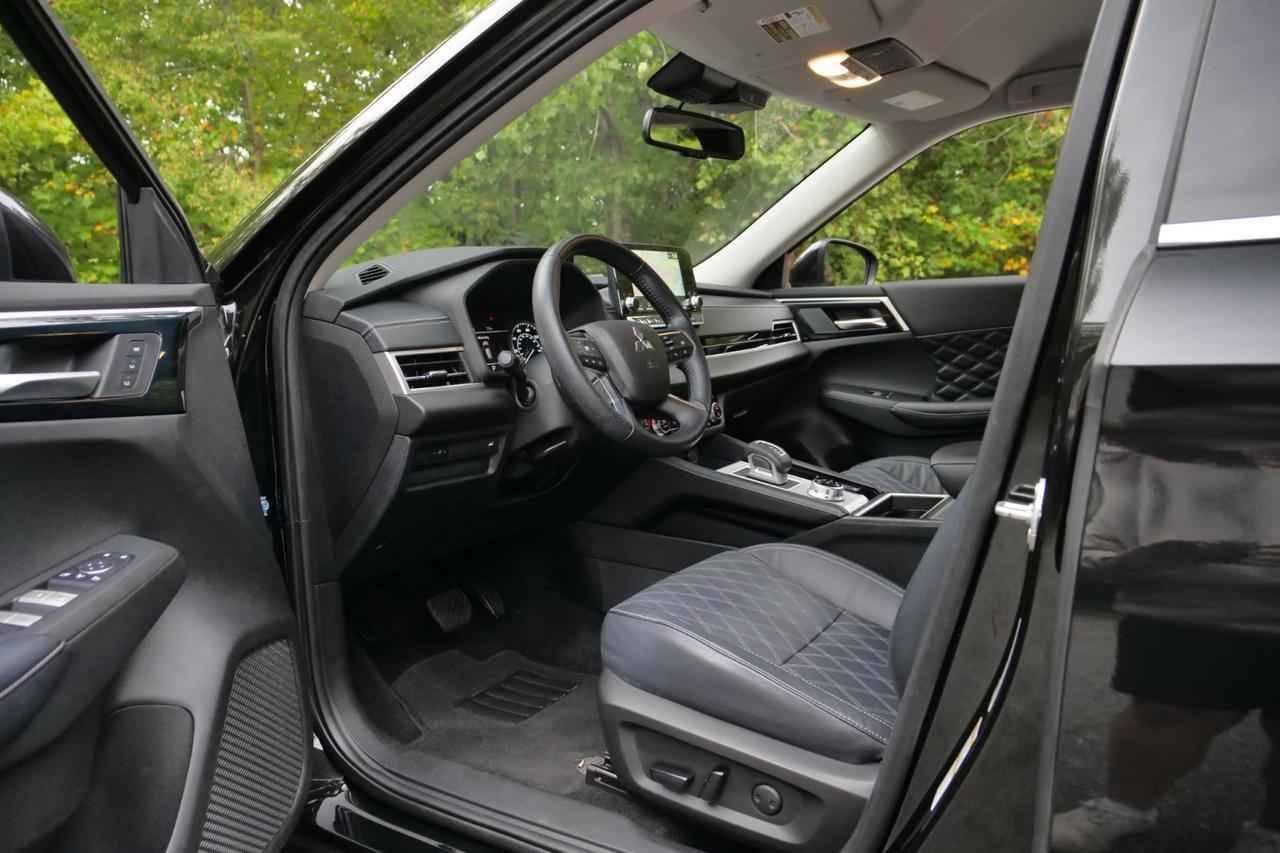 2022 Mitsubishi Outlander SEL Special Edition / AWD / Heated Leather Seats High Point NC