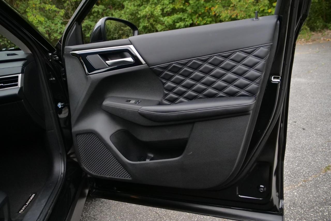 2022 Mitsubishi Outlander SEL Special Edition / AWD / Heated Leather Seats High Point NC