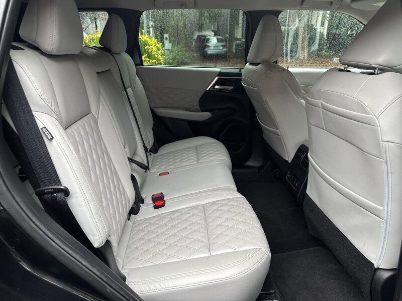 2022 Mitsubishi Outlander SEL w/ Leather and 3rd Row Arlington VA