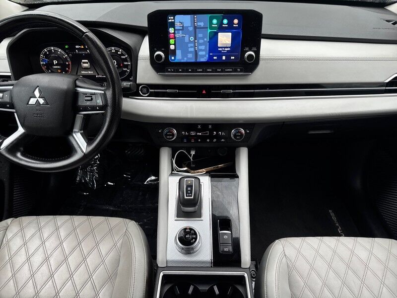 2022 Mitsubishi Outlander SEL w/ Leather and 3rd Row Arlington VA