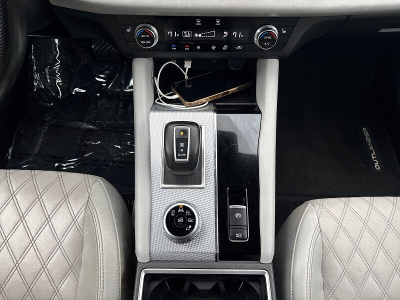 2022 Mitsubishi Outlander SEL w/ Leather and 3rd Row Arlington VA