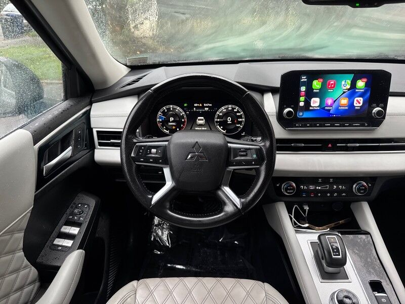 2022 Mitsubishi Outlander SEL w/ Leather and 3rd Row Arlington VA