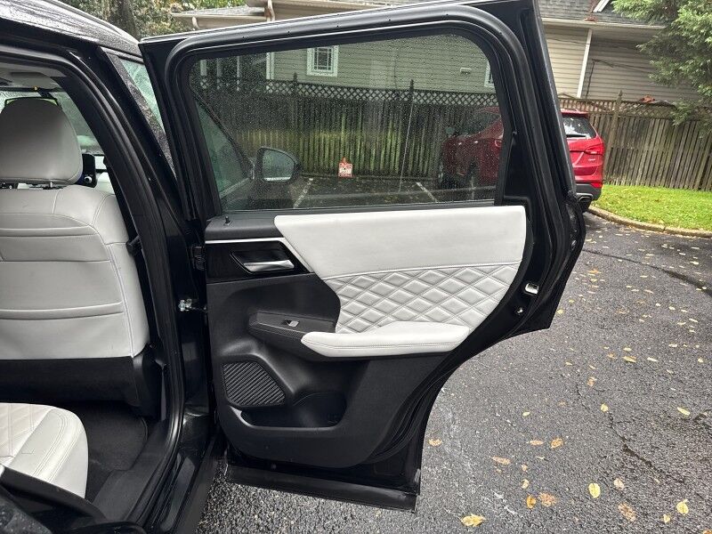 2022 Mitsubishi Outlander SEL w/ Leather and 3rd Row Arlington VA