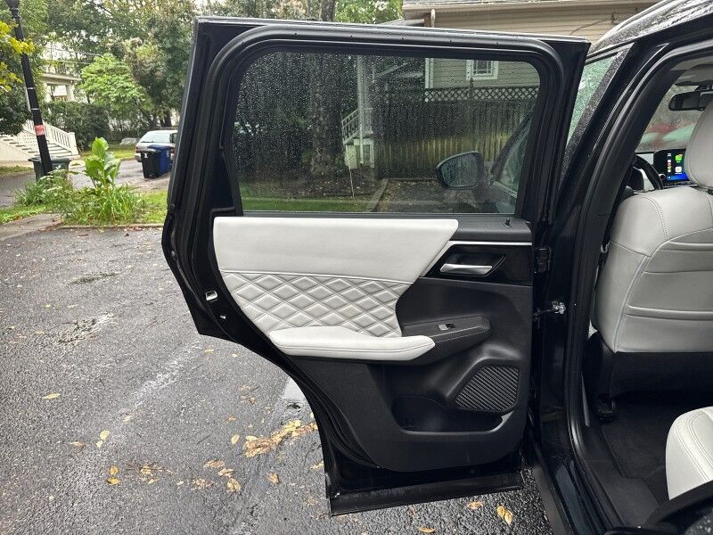 2022 Mitsubishi Outlander SEL w/ Leather and 3rd Row Arlington VA