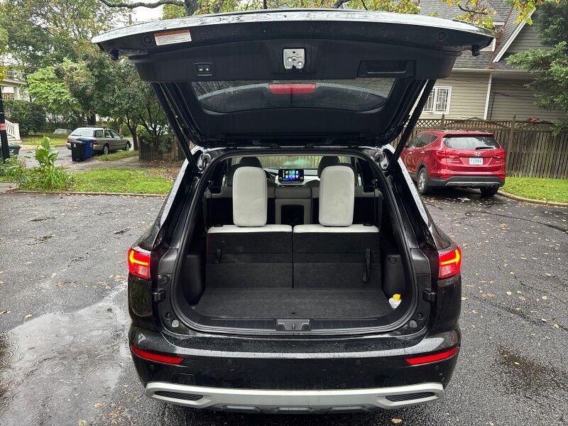 2022 Mitsubishi Outlander SEL w/ Leather and 3rd Row Arlington VA